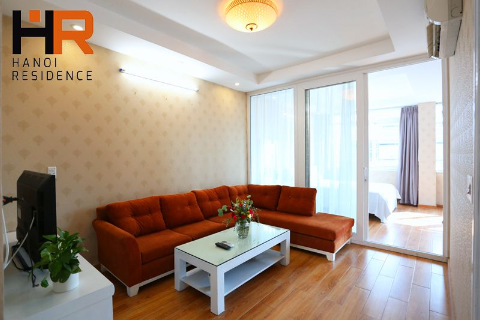Lake view 02 bedrooms apartment for rent on Yen Phu street