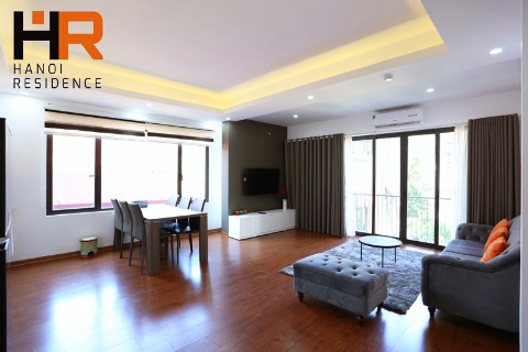 Bright 02 beds apartment for rent on Xuan Dieu, with reasonable price