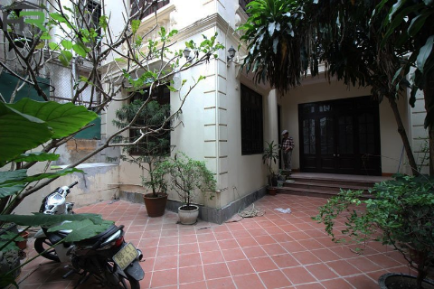 Garden house for rent in Dang Thai Mai, basically furnished with great design