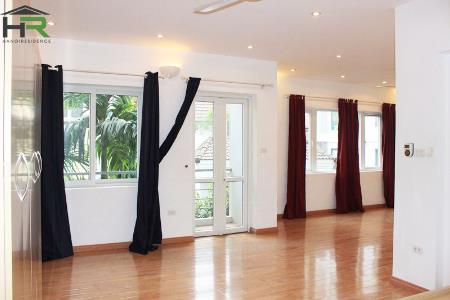 Spacious 4 bedrooms house in heart of Tay Ho with yard and fully furnished