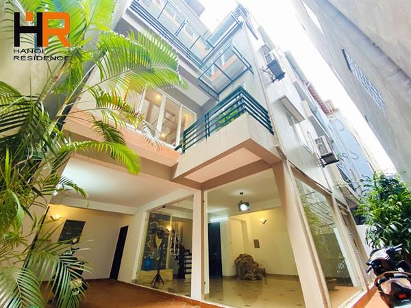 4-bedroom house with courtyard for rent on Tu Hoa street, close to the West Lake