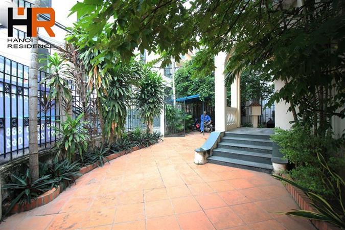 Spacious 4-bedroom house with a large yard for rent on Xom Chua, Dang Thai Mai