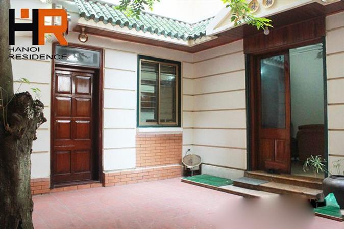 Garden house with 3 bedrooms for rent in Xuan Dieu, Tay Ho. 