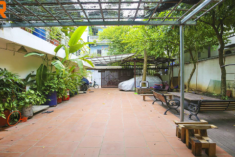 Garden house for rent in Nghi Tam - Tay Ho, 3 beds and fully furnished