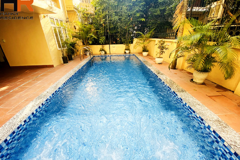 Swimming pool villa with 4 bedrooms and basic furniture