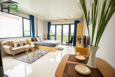 Lovely Fully-furnished 3 Bedroom with Lake View for Rent in Lac Long Quan st