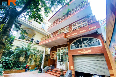 4-Floor House with Large Yard for rent in Tay Ho