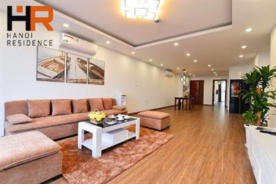 Spacious 03 bedroom apartment on Xuan Dieu with balcony & lake view