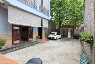 Good-price 5 bedroom house for rent in Tay Ho with full furniture
