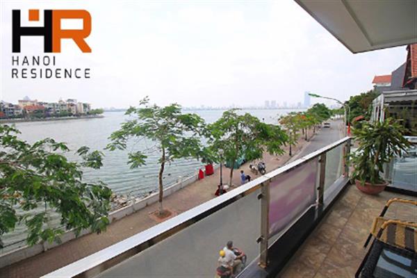 Lake view apartment in Xuan Dieu for rent with 3 bedrooms & service