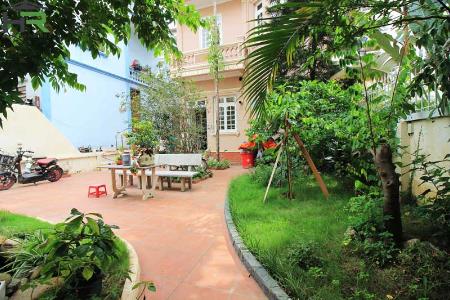 Beautiful 4 bedrooms house for rent in Tay Ho with large yard, quiet location