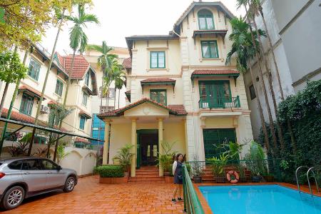 Tay Ho swimming pool 5 bedroom villa for rent with big yard 