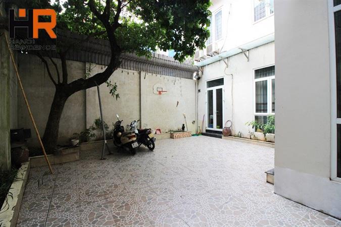 Cozy 4-bedroom with a Large Yard for rent in Lac Long Quan street