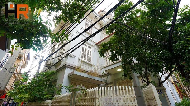 Cozy 4bedroom house with a yard and basic furniture for rent in Tay Ho 