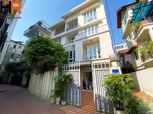 Modern 4 bedroom house with a large yard for rent in Tay Ho