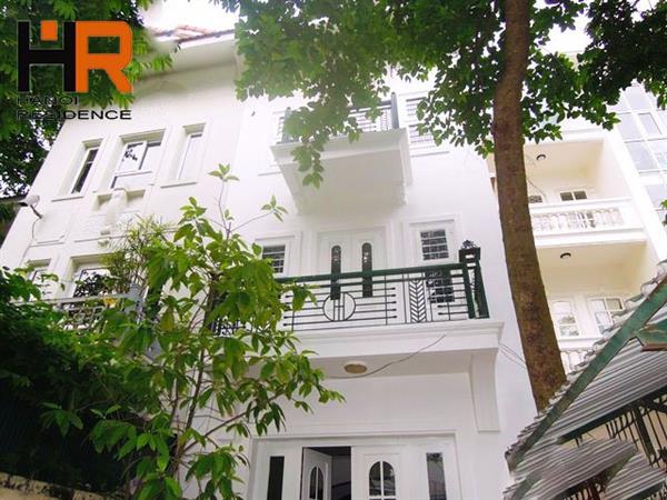Garden house with 4 bedrooms on river bank for rent  in Tay Ho