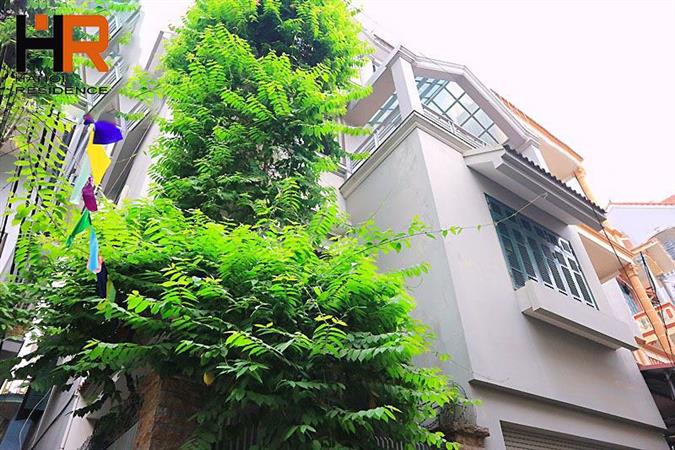 Beautiful 4-bedroom house with a courtyard for rent in Tay Ho 