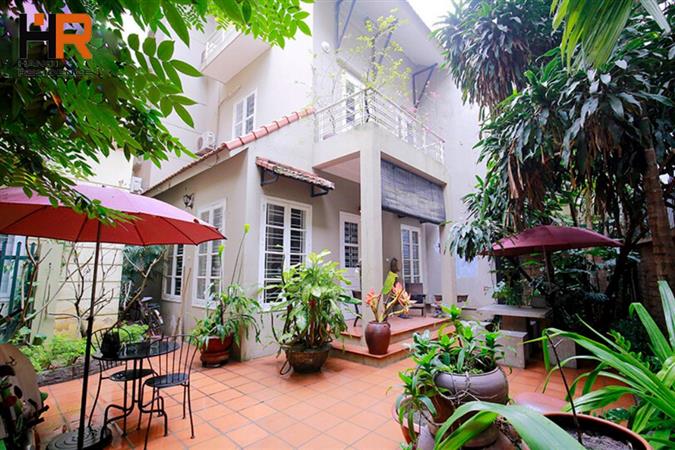 Garden house with 4 bedrooms and full furniture for rent in Tay Ho