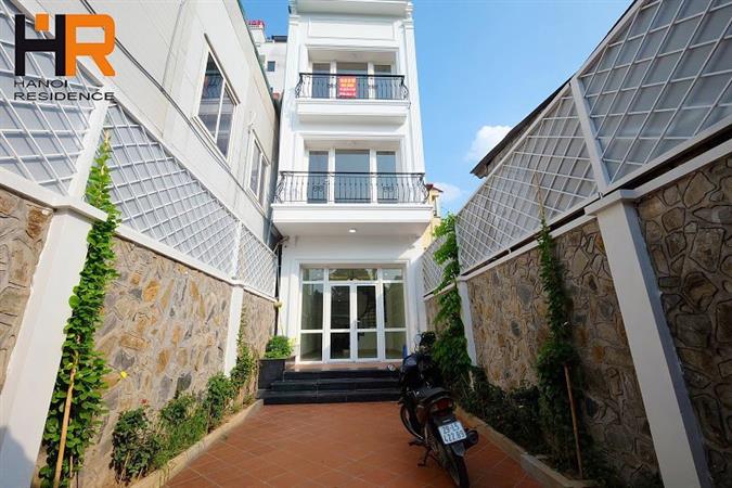 Nice house with basic furniture and courtyard for rent in Tay Ho