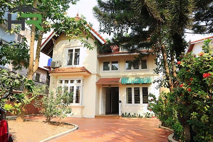 Stunning house with a large yard and 4 bedroom for rent in Au Co, Tay Ho