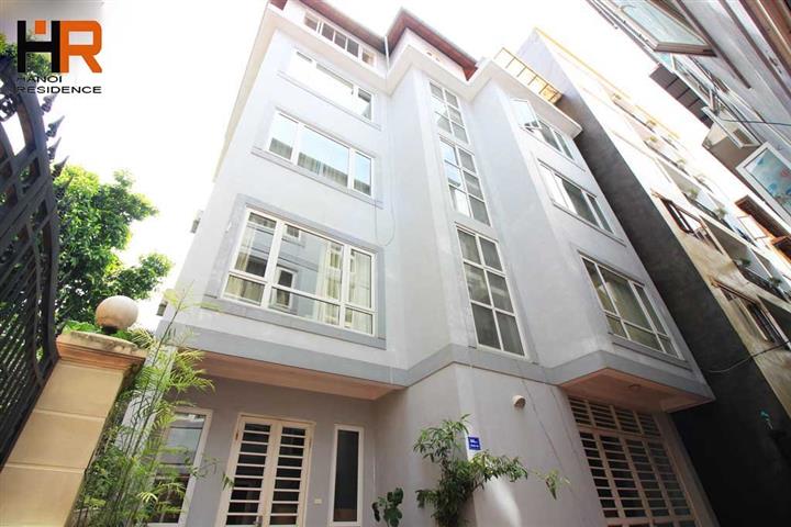 Big  yard, quality 6 bedroom house for rent in Tay Ho, car access