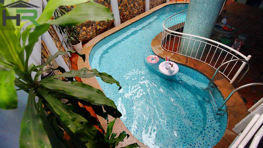 Swimming pool villa in To Ngoc Van with large yard and 5 bedrooms