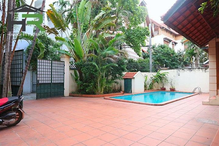 Unfurnished villa with swimming pool and 6 bedrooms for rent in To Ngoc Van str