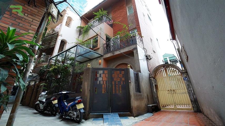 House for rent in Dang Thai Mai, Tay Ho with nice design, 3 bedroom, and great terrace 