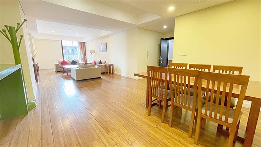 3 bedroom apartment for rent in Hoan Kiem, with services, gym & pool