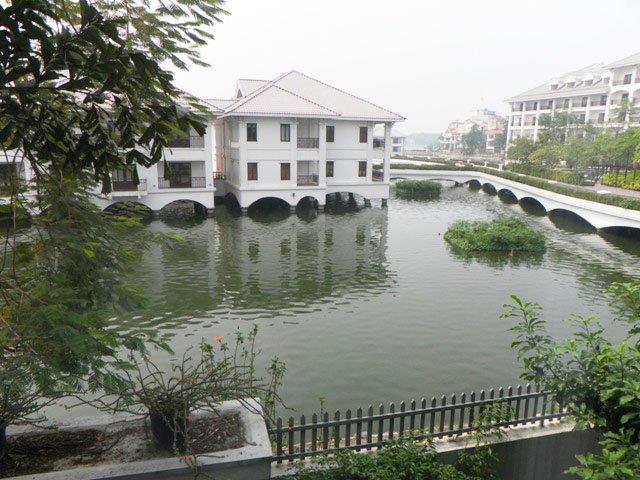 Beautiful lake view and partly furnished 4 bedroom house for rent on Tu Hoa street