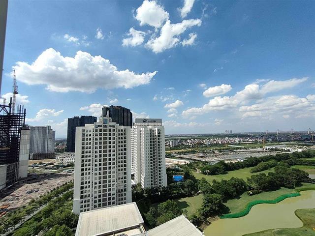 High floor 3 bedroom apartment for rent in L2 building in Ciputra with golf course view