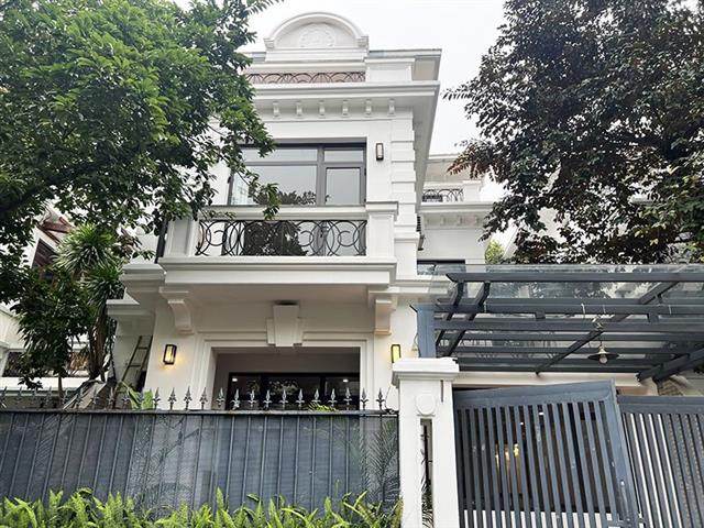 Beautiful fully furnished 4 bedroom villa for rent in D block in Ciputra Hanoi with modern style furniture