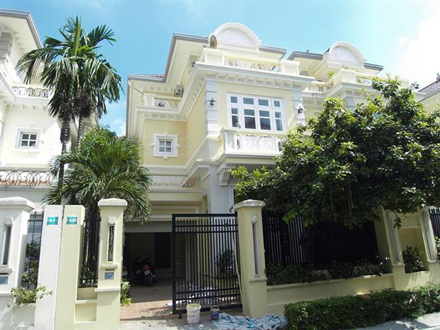 Newly-renovated and partly furnished 5 bedroom villa for rent in D block in Ciputra