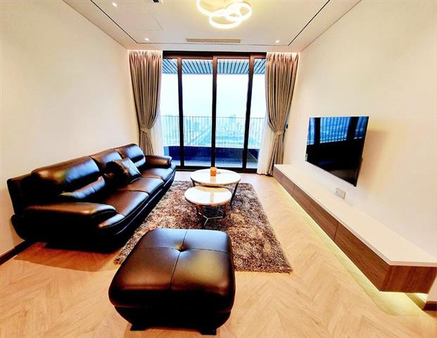 Lake view 4 bedroom apartment for rent in Han Jardin tower in Hanoi Embassy Garden