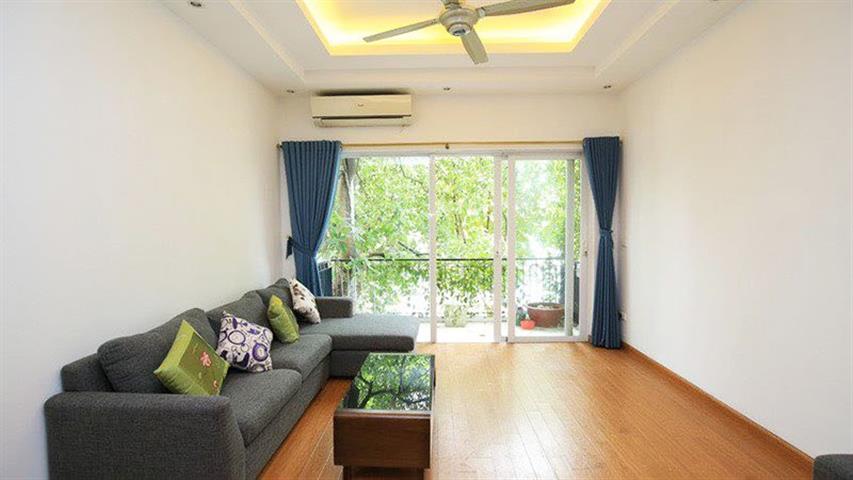 Lake side 4 bedroom house for rent on Tu Hoa street with lake view near Sheraton hotel