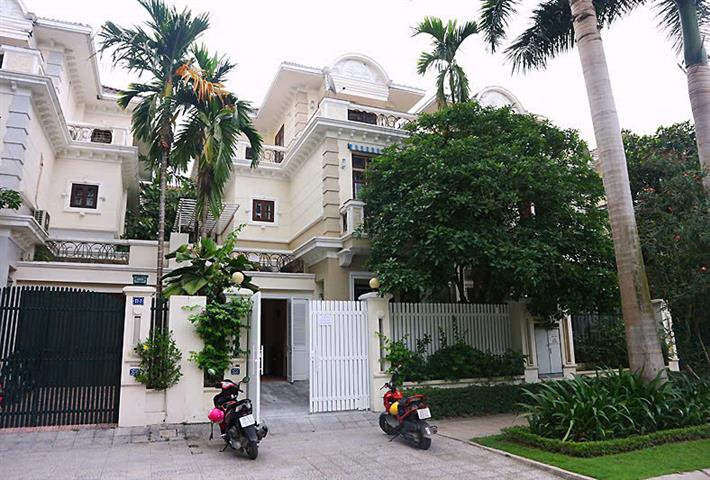 Newly renovated 4 bedroom villa for rent in C1 block in Ciputra Hanoi