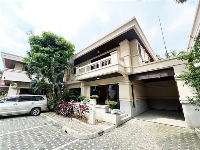 Quiet 3 bedroom villa for rent on Tay Ho street with gym and swimming pool