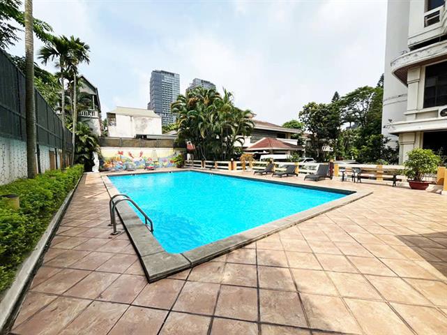 Spacious 4 bedroom villa for rent on Tay Ho street with courtyard and garden