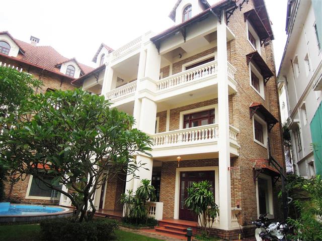 Beautiful 5 bedroom villa for rent on To Ngoc Van street with swimming pool and garden and 