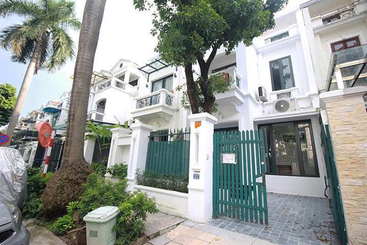 Newly-renovated unfurnished 4 bedroom villa for rent in C2 block in Ciputra Hanoi