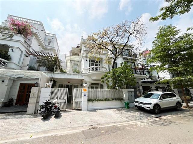 Newly renovated 4 bedroom villa for rent in T4 block in Ciputra Hanoi